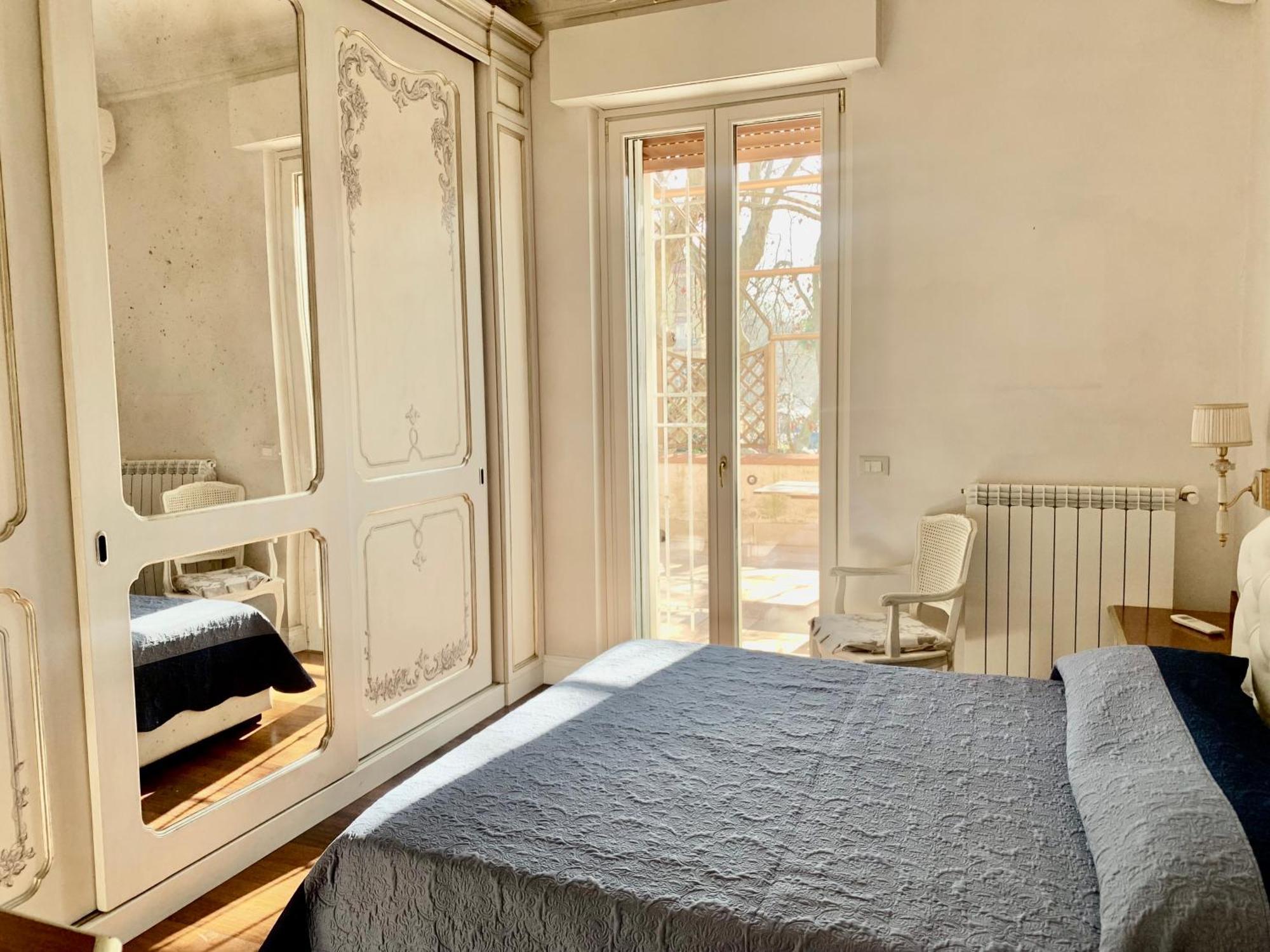 La Tua Casa Nel Centro Di Ostia Vila Exterior foto